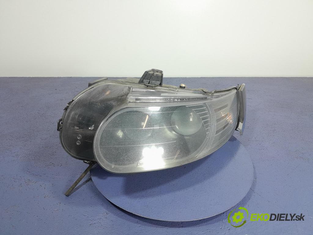 Saab 9-5 2006 Reflektor: Vľavo: