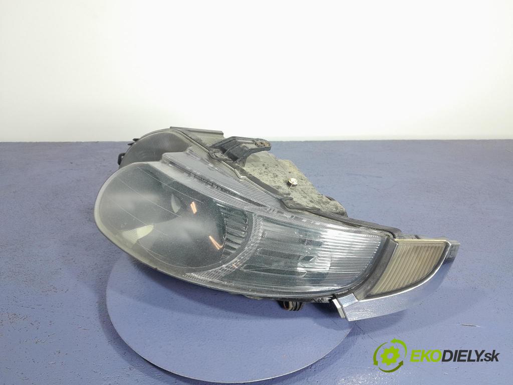 Saab 9-5 2006 Reflektor: Vľavo: