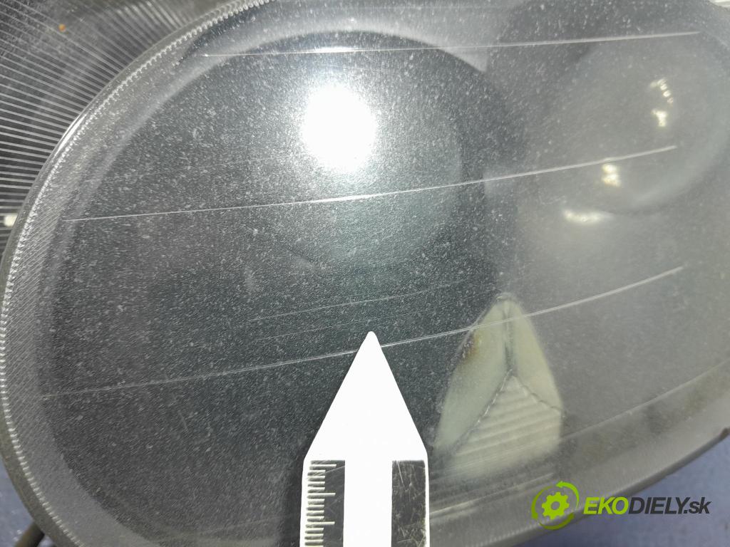 Saab 9-5 2006 Reflektor: Vľavo: