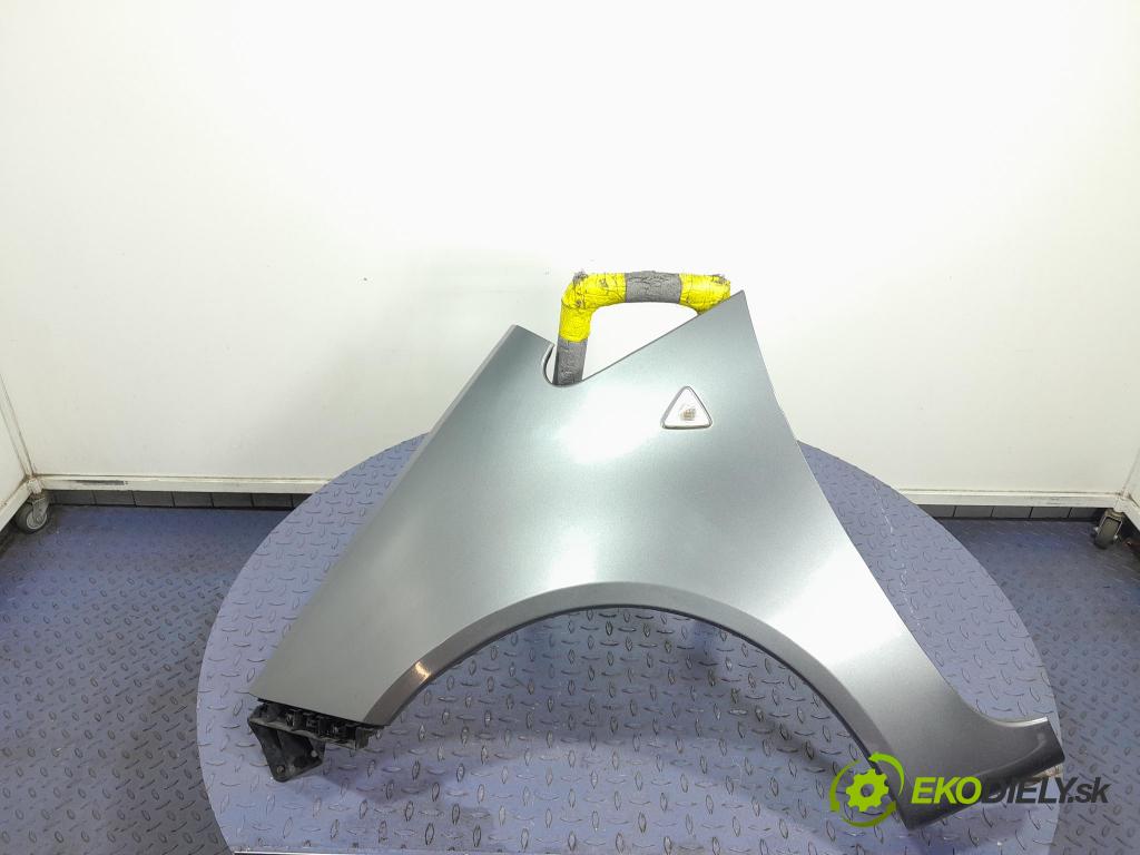 Mitsubishi Colt 2005 blatník Predné Vľavo: