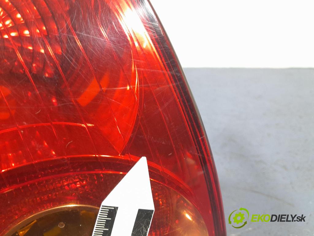 Toyota Avensis 2005 svetlo / reflektor zad ľavá Vonkajsia:
