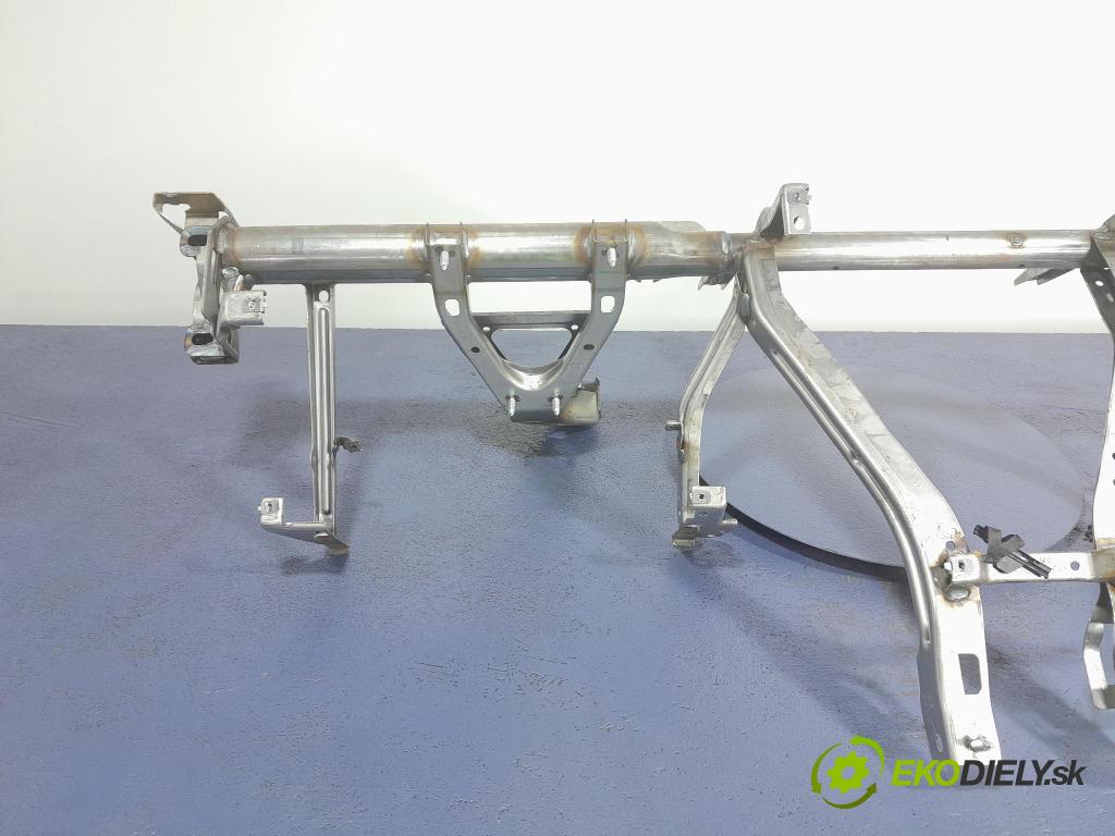 Bmw Seria 1 2020 kokpit,pristrojová doska 6823064