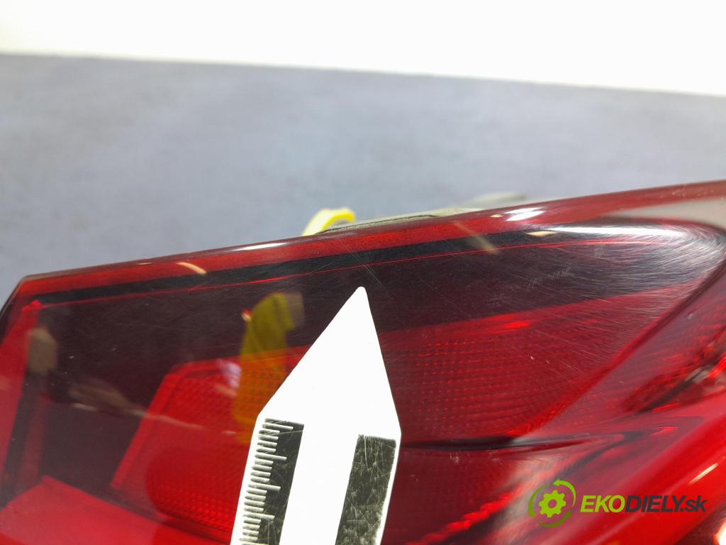 Bmw Seria 1 2020 svetlo / reflektor zad Prava: Vonkajsia: 7450644