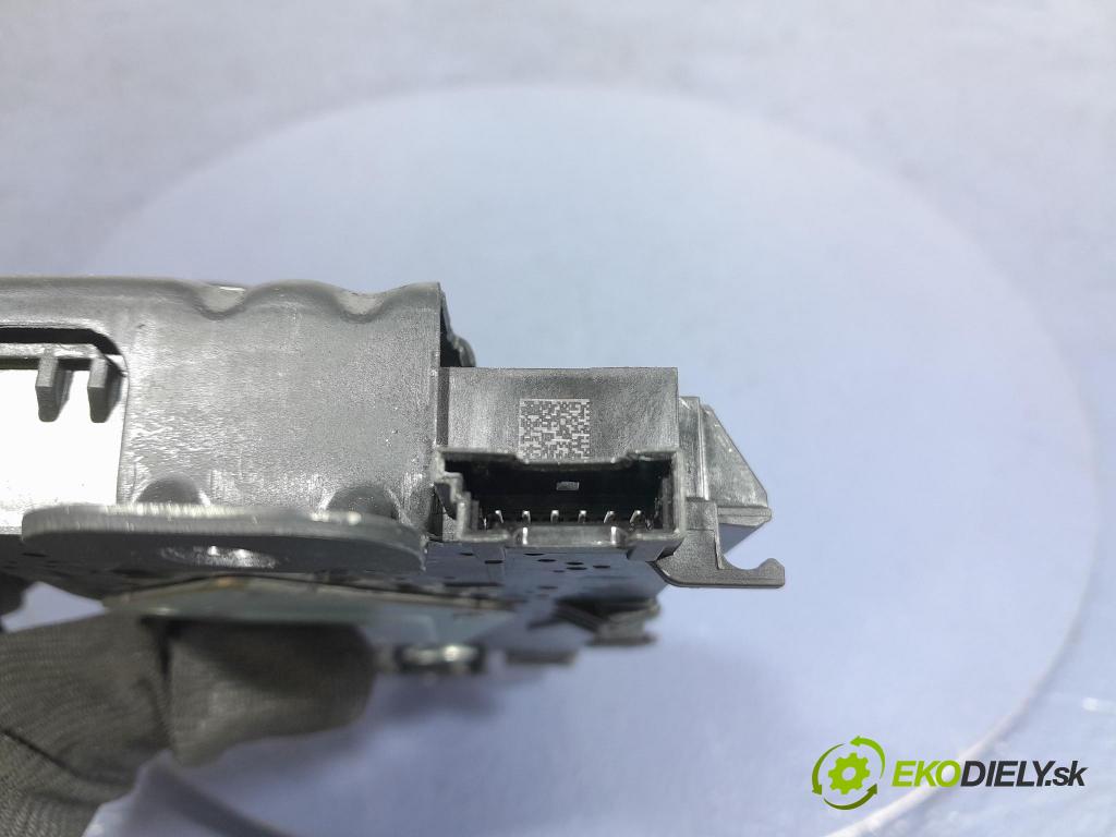Bmw Seria 1 2020 zámek Klapky: kufr 7357112