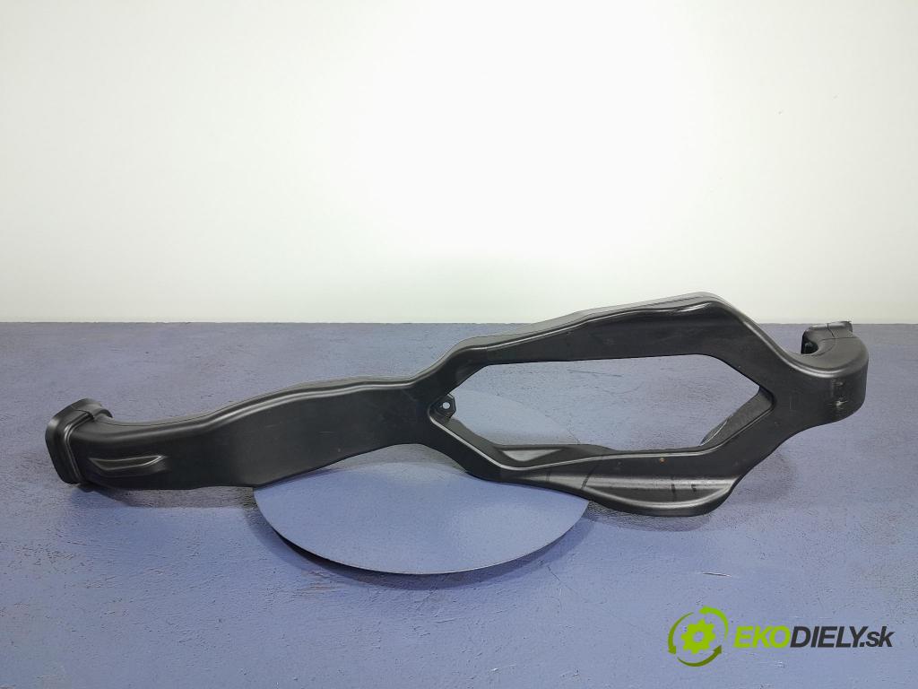 Bmw Seria 1 2020 Vstup: Vzduch: 6823327