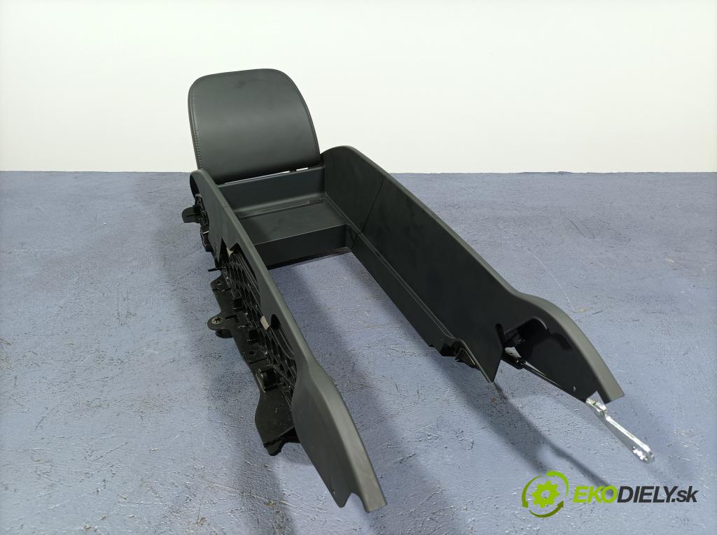 Audi A8 2019 sedačke: Soubor. 01