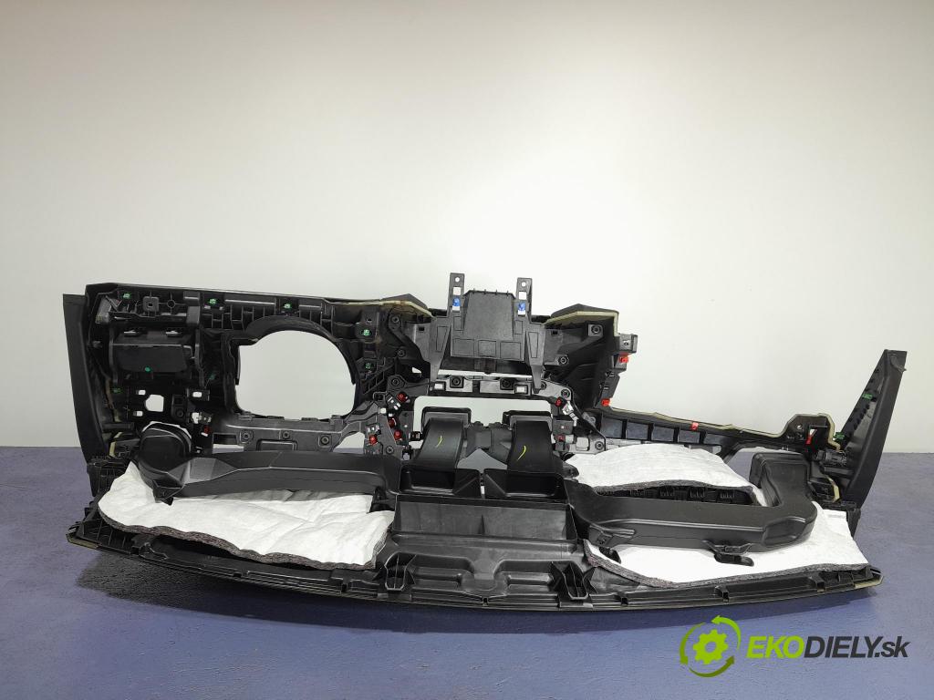 Bmw Seria 1 2020 kokpit,pristrojová doska