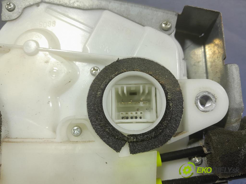 Honda Accord 2008 zámok dvere Predné Vľavo: