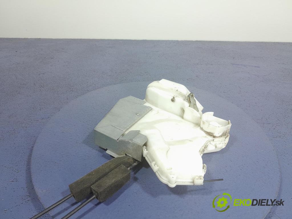 Honda Accord 2008 zámek dveře před Levý: 