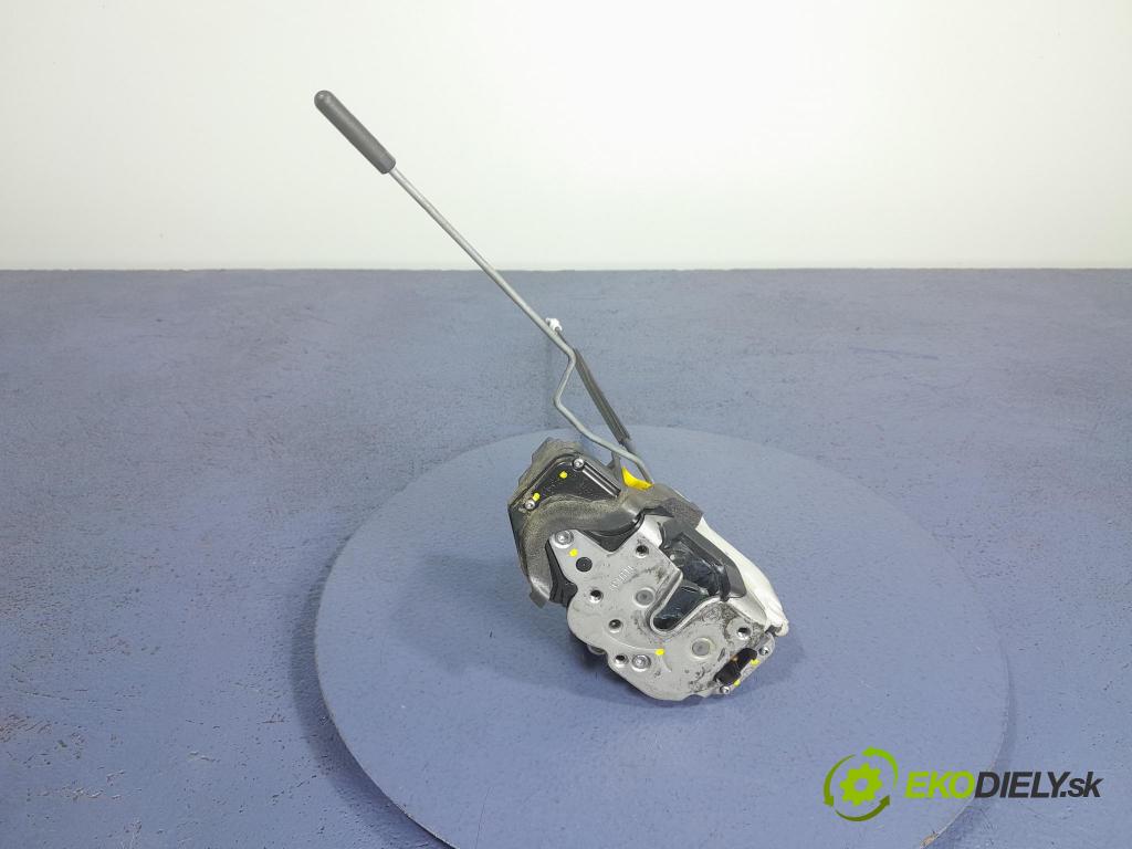 Opel Astra 2011 zámek dveře před Levý: 13579522