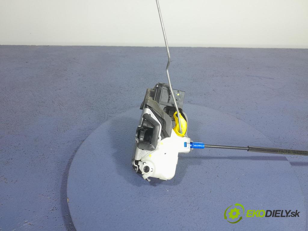 Opel Astra 2011 zámek dveře před Levý: 13579522