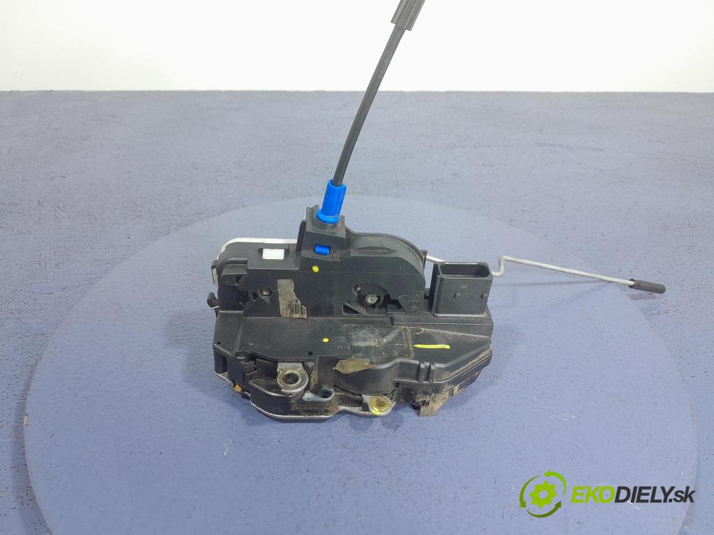Opel Astra 2011 zámek dveře před Levý: 13579522