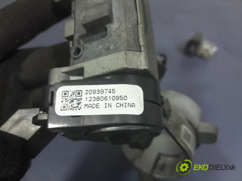 Opel Astra 2011 Spínač zapaľovania: