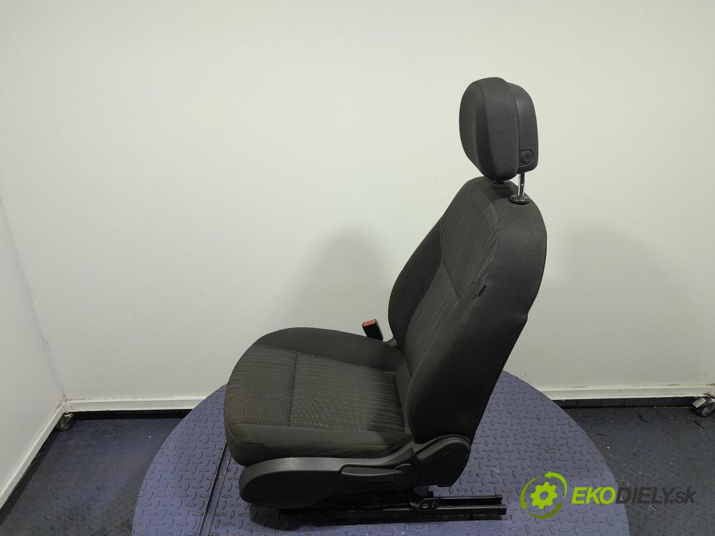 Opel Astra 2011 Sedačka Ovládače: