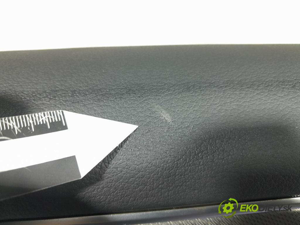 Audi A6 2019 Čalounictví: dvere zad Prava: 4K0867378