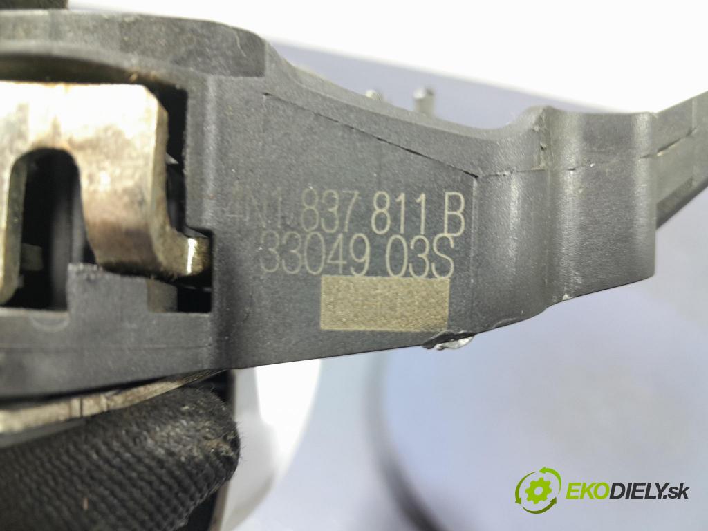 Audi A6 2019 rukoväť Predné ľavá 4N0837811B