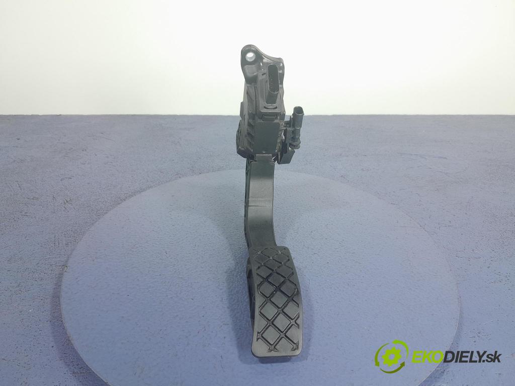 Audi A6 2019 pedal Plyn: 4N1723523