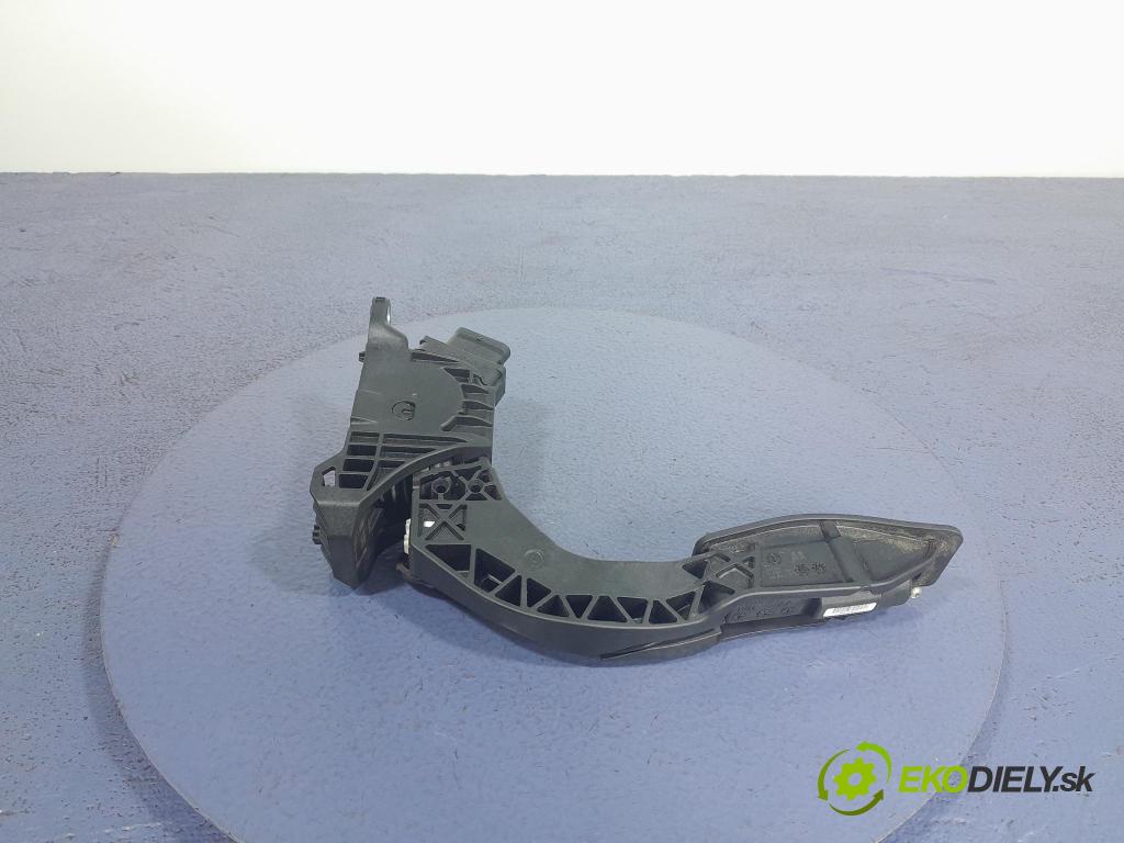 Audi A6 2019 pedal Plyn: 4N1723523