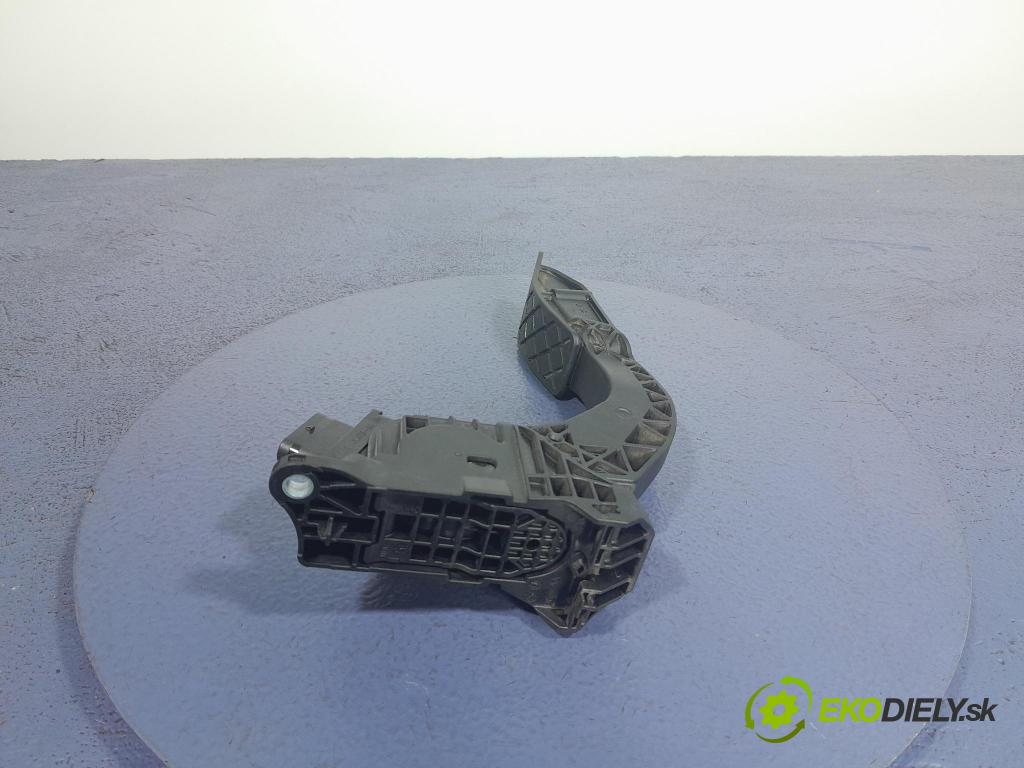 Audi A6 2019 pedal Plyn: 4N1723523