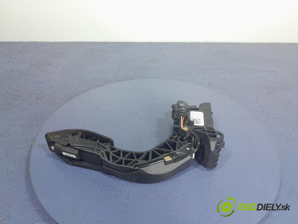 Audi A6 2019 pedal Plyn: 4N1723523