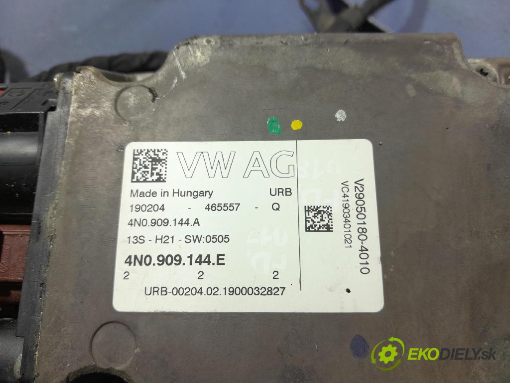 Audi A6 2019 řízení volantu 4K1423053D