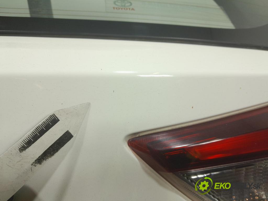 Toyota Auris 2017 zadna dveře kufra: kufra: