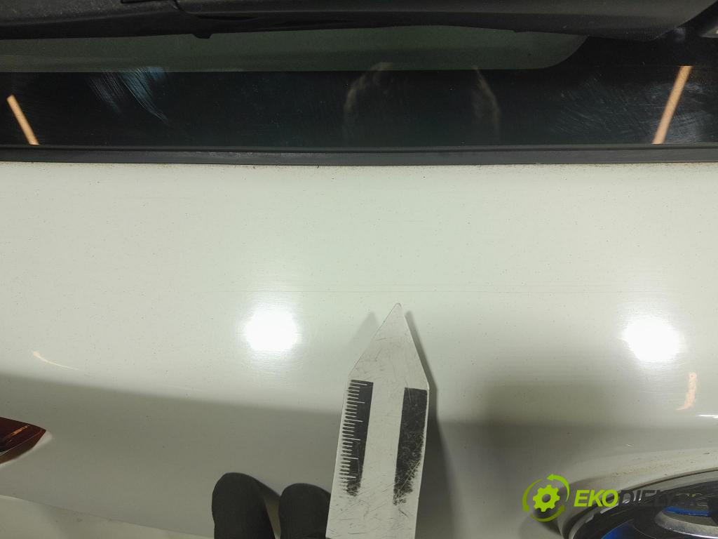 Toyota Auris 2017 zadna dveře kufra: kufra:
