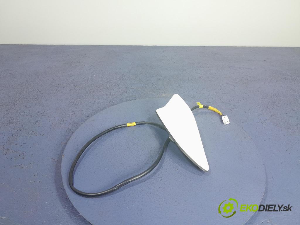 Toyota Auris 2017 Antena