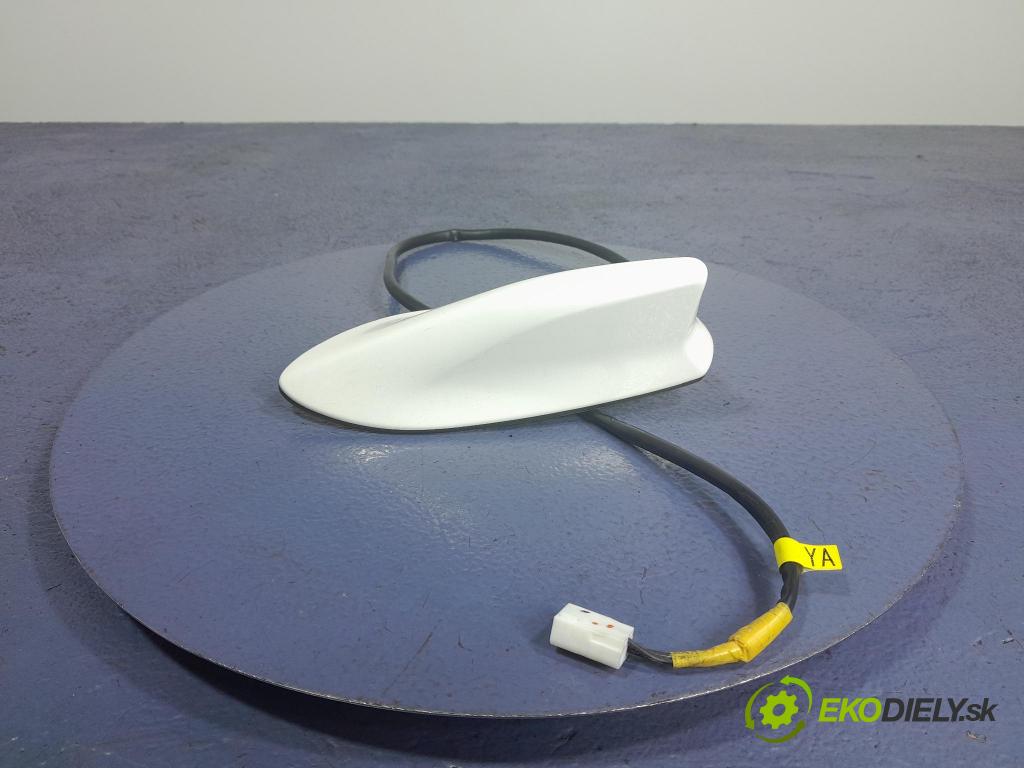 Toyota Auris 2017 Antena