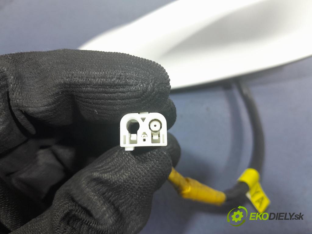 Toyota Auris 2017 Antena