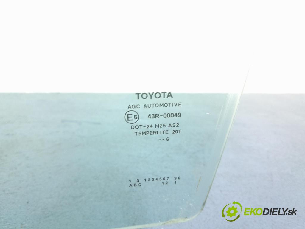 Toyota Auris 2017 sklo dvere Predné ľavá