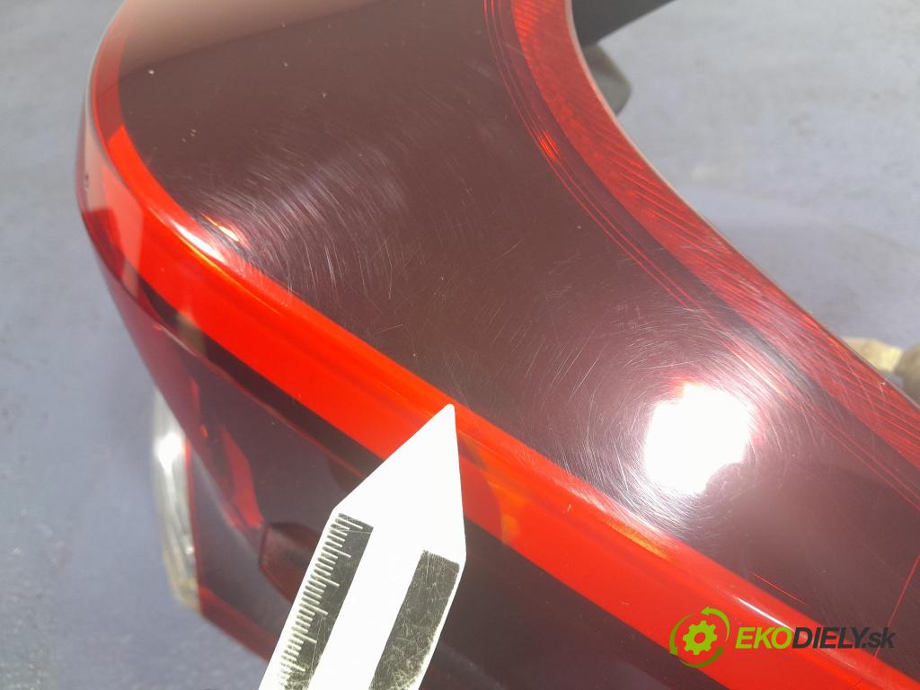 Toyota Auris 2017 svetlo / reflektor zad Prava: Vonkajsia: 02-353