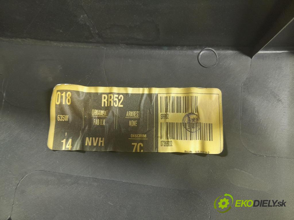 Toyota Auris 2017 Čalounictví: dvere zad Prava: 67787-02110