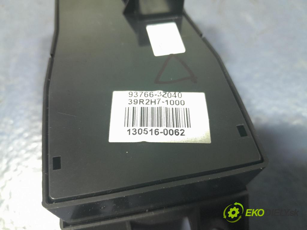 Hyundai I40 2013 prepínač Brzda: Ručná: 93766-3Z040