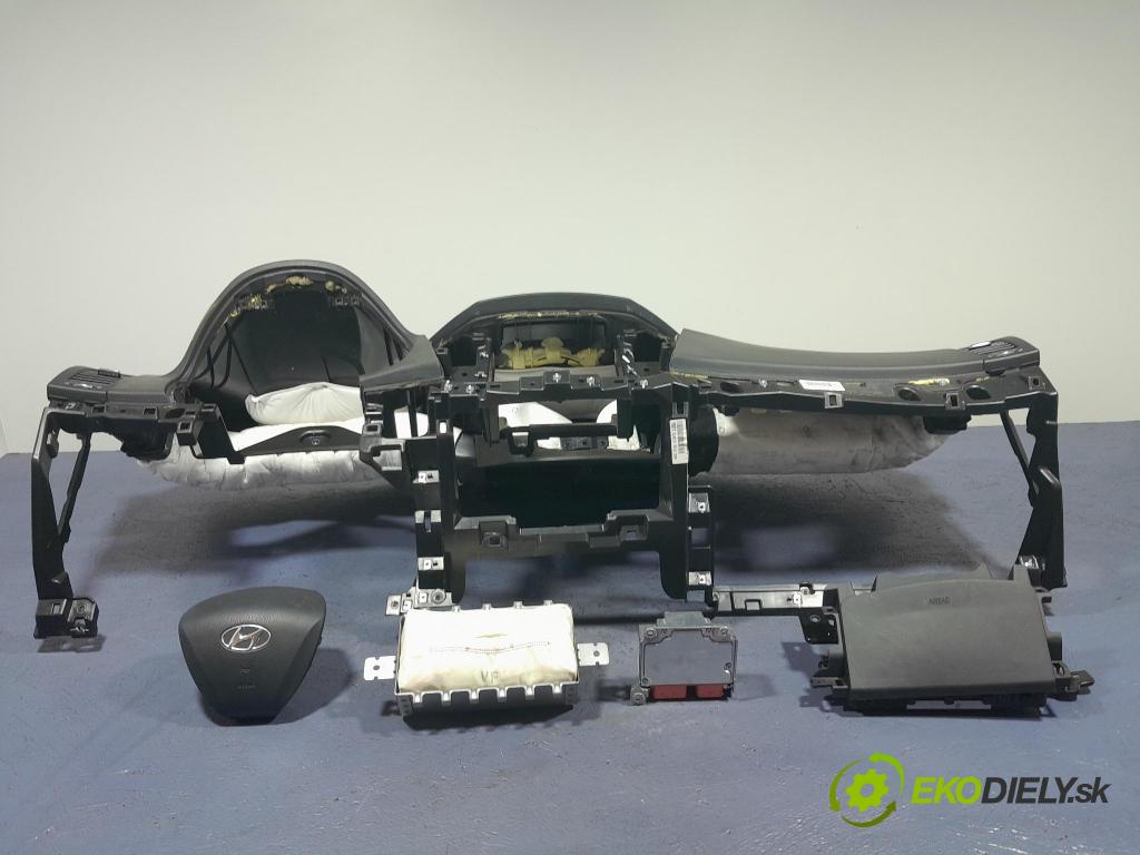 Hyundai I40 2013 kokpit,pristrojová doska