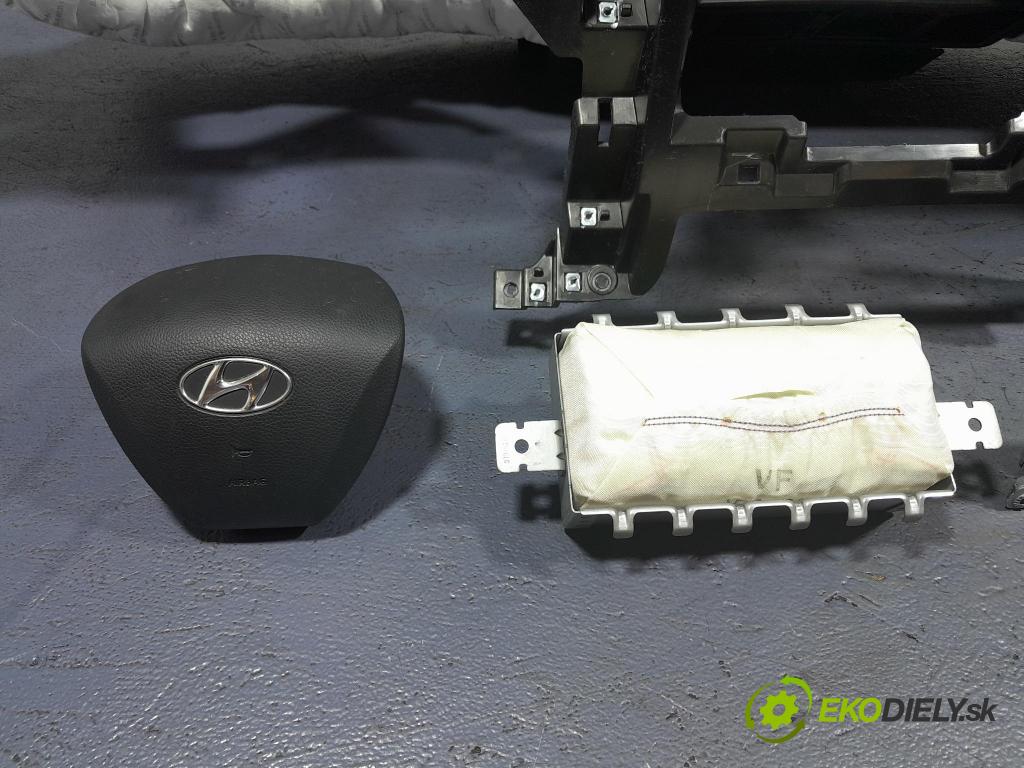 Hyundai I40 2013 kokpit,pristrojová doska