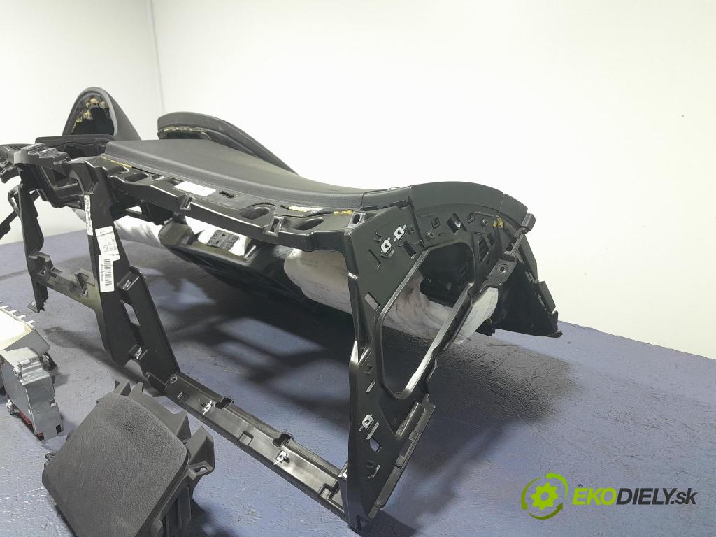Hyundai I40 2013 kokpit,pristrojová doska