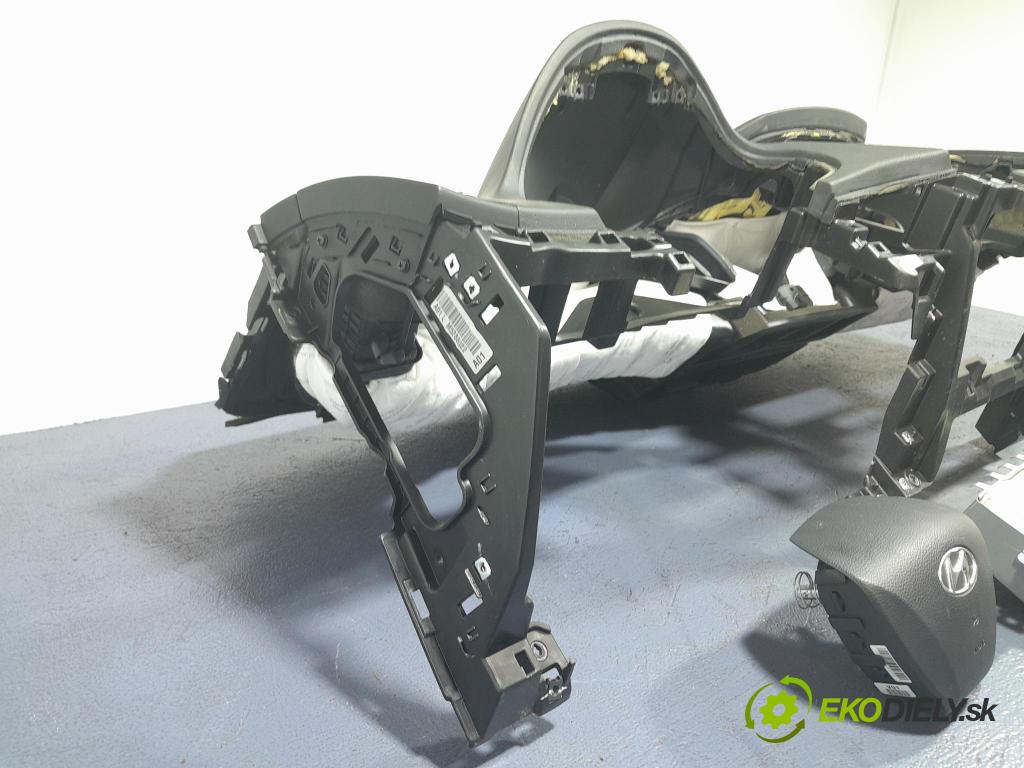 Hyundai I40 2013 kokpit,pristrojová doska