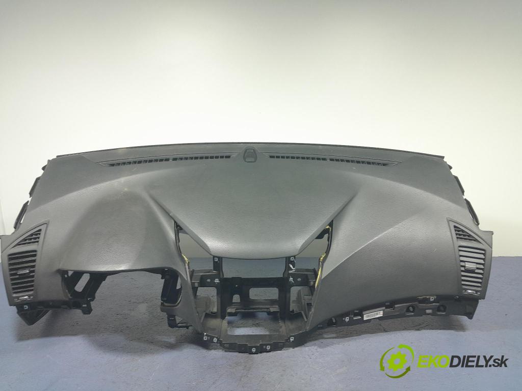 Hyundai I40 2013 kokpit,pristrojová doska