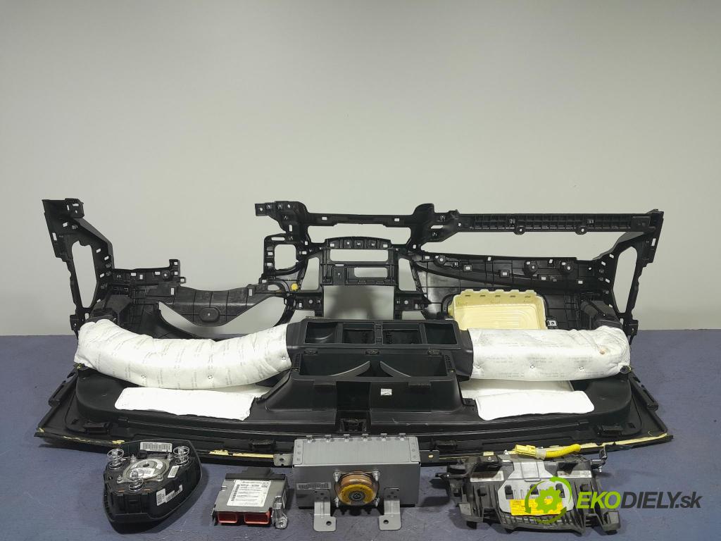 Hyundai I40 2013 kokpit,pristrojová doska