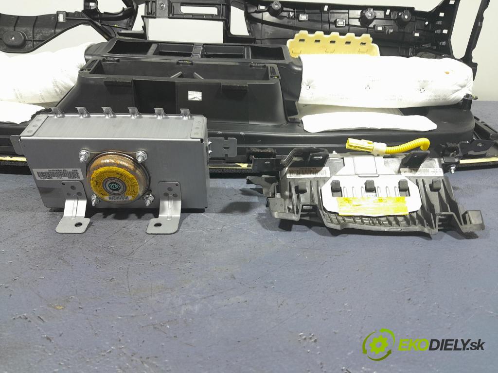 Hyundai I40 2013 kokpit,pristrojová doska