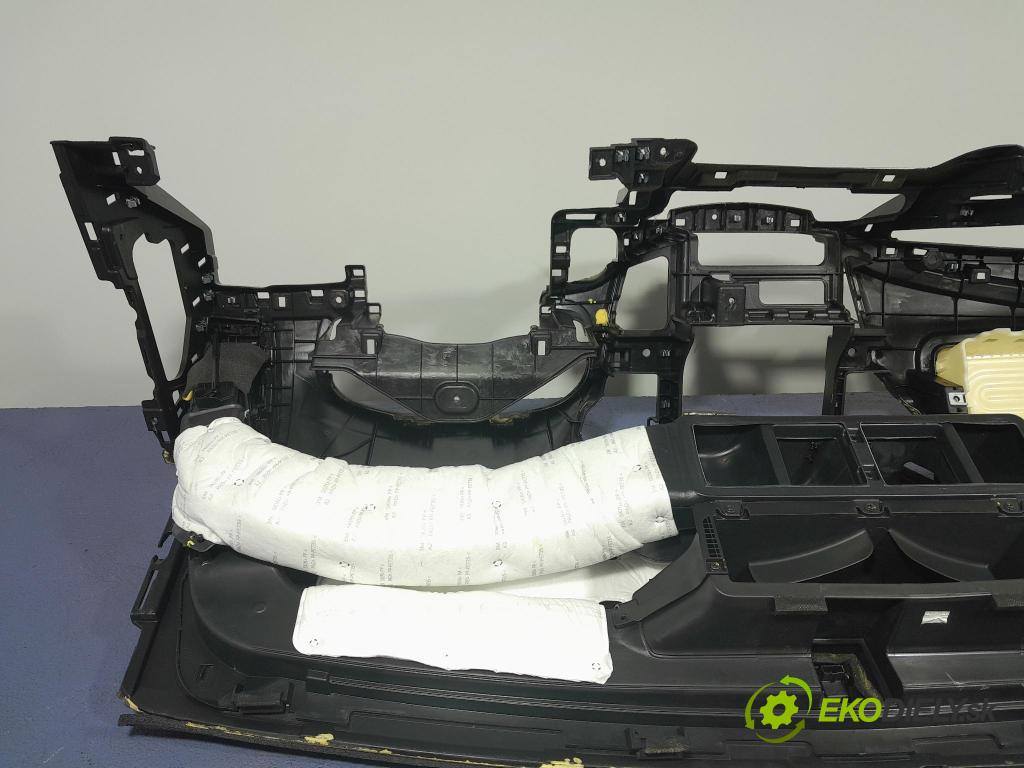 Hyundai I40 2013 kokpit,pristrojová doska