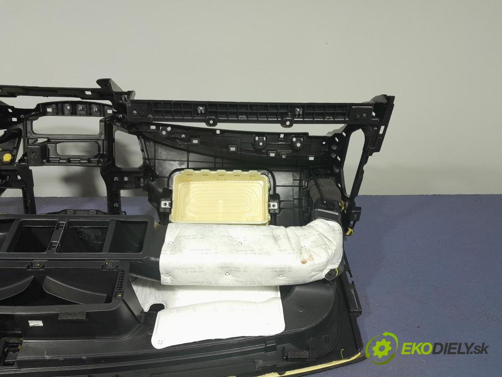 Hyundai I40 2013 kokpit,pristrojová doska