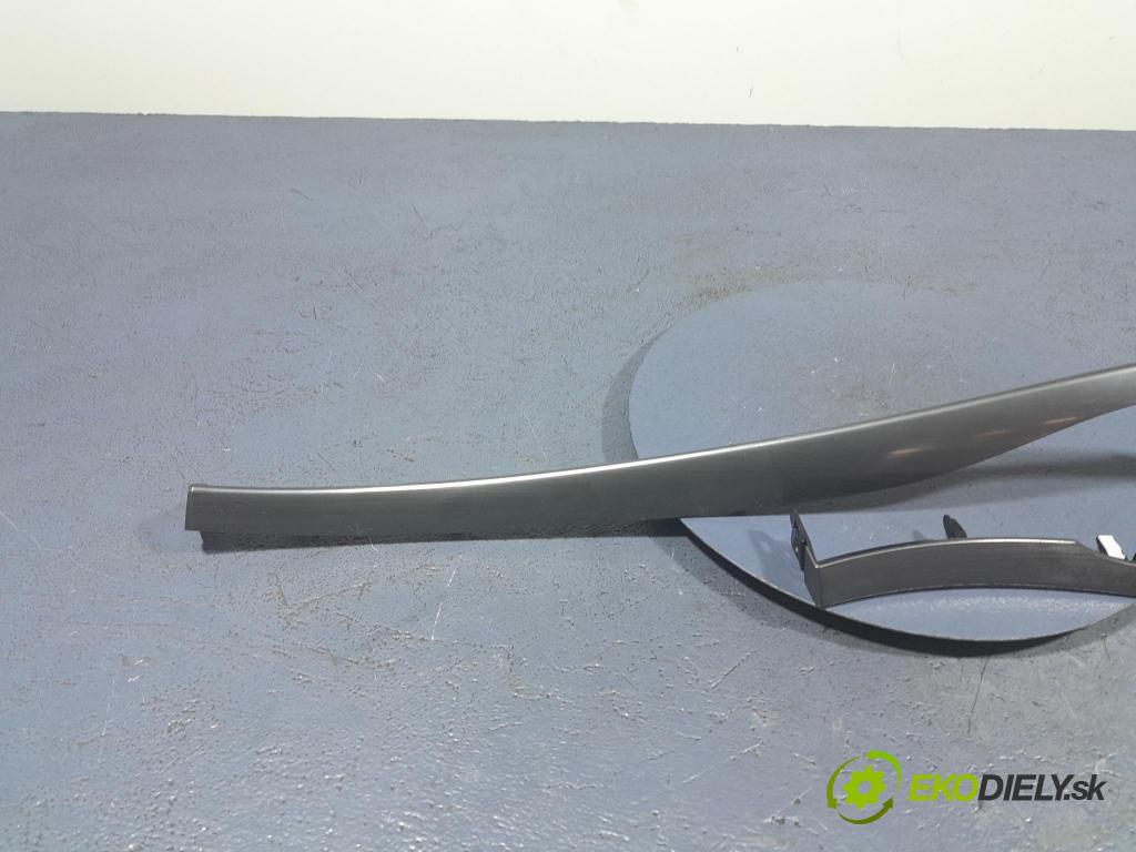 Hyundai I40 2013 lišta Dekoratívní: Uvnitř U09 F25 3810