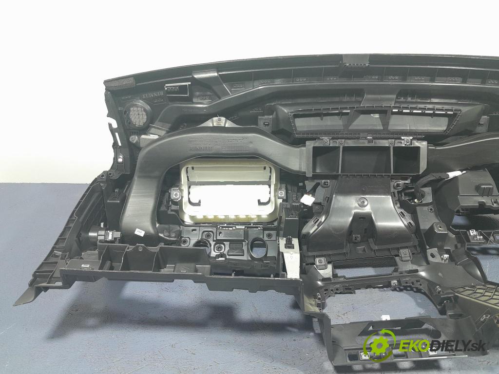 Dacia Sandero 2022 kokpit,pristrojová doska