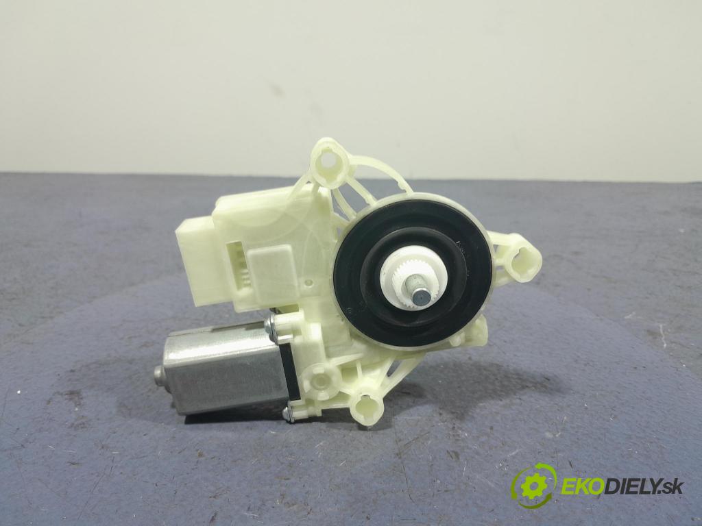 Bmw X5 2023 mechanismus stahování Sklenka: Zad: Levý: 9450072