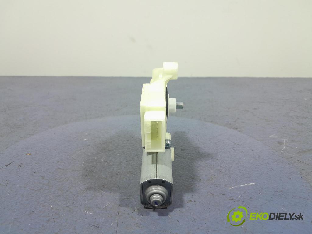 Bmw X5 2023 mechanismus stahování Sklenka: Zad: Levý: 9450072