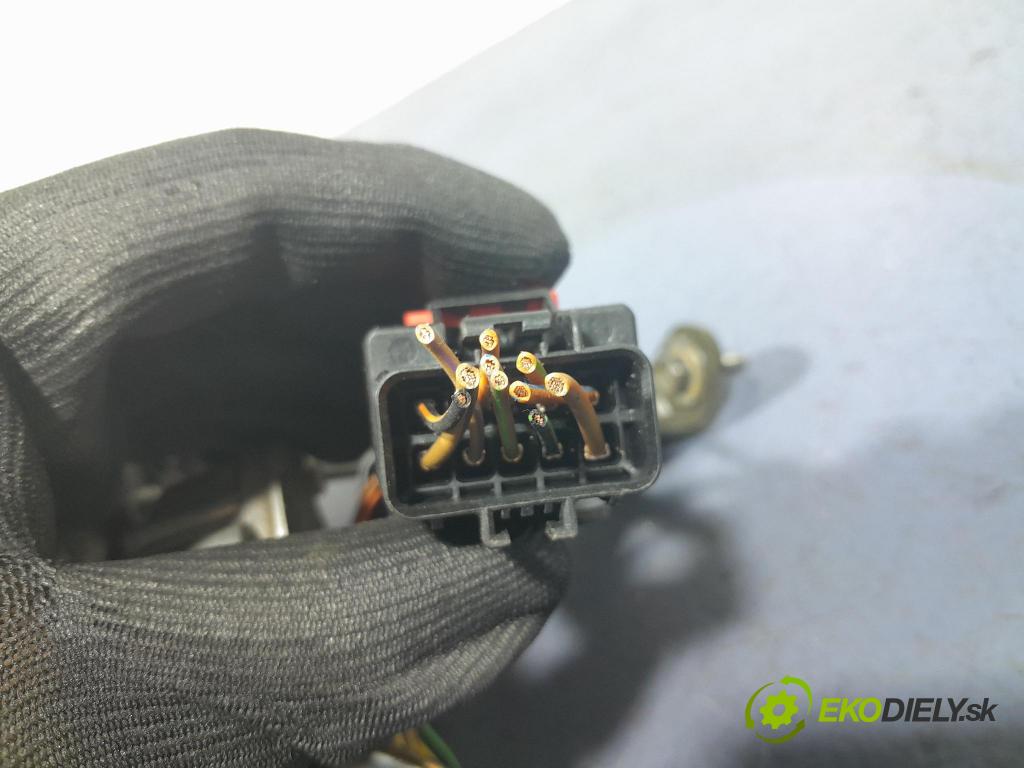 Chrysler Grand voyager 2001 zadna dveře kufra: kufra: KTMR00100