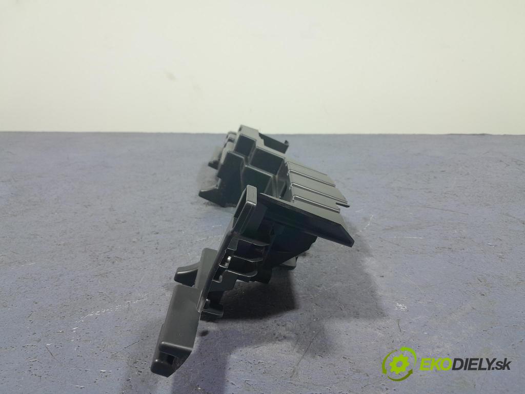 Bmw X5 2023 kryt Plast: Interiéry: 7438239