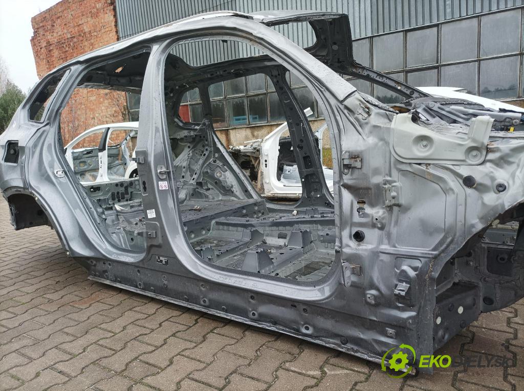 Bmw X5 2023 práh v pravo: